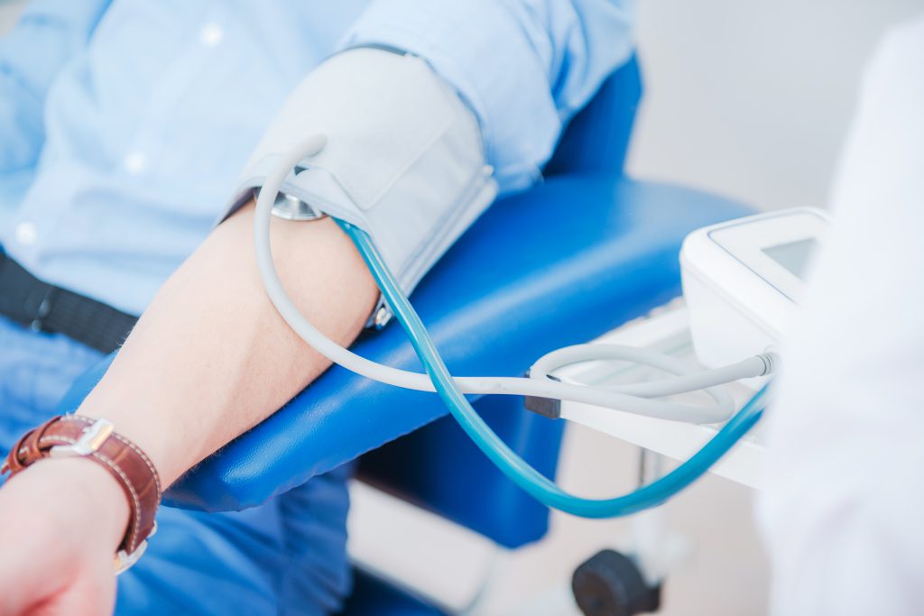 a magas vérnyomást kardiológus vagy terapeuta kezeli